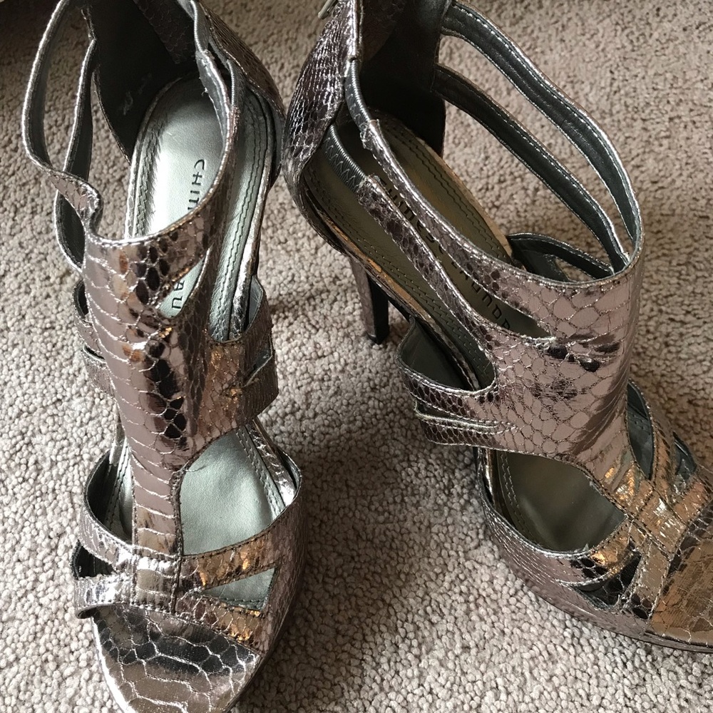 Metallic cage heels
